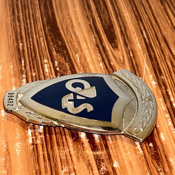 Vtg G4S Badge Obsolete Service Official Pin Crest Shield Metal employee ID 88482 - Picture 5 of 10